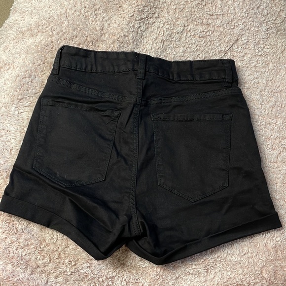 Urban planet size 5, Miami refuge black denim shorts. - Picture 2 of 2